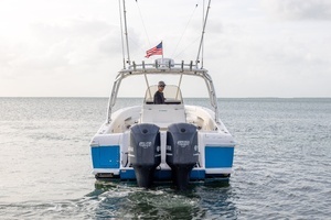 2011 Intrepid 370 Open thumbnail 5