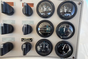 1997 Carver 400 Cockpit MY thumbnail 23