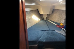 1983 Hunter 34 thumbnail 13