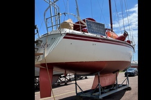 1983 Hunter 34 thumbnail 3