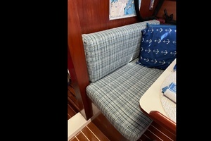 1983 Hunter 34 thumbnail 11