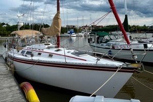 1983 Hunter 34 thumbnail 1