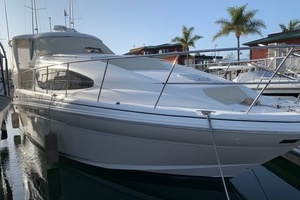2004 Sea Ray 390 Motor Yacht thumbnail 3