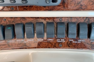 2004 Sea Ray 390 Motor Yacht thumbnail 33