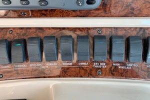 2004 Sea Ray 390 Motor Yacht thumbnail 34