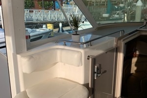 2004 Sea Ray 390 Motor Yacht thumbnail 40