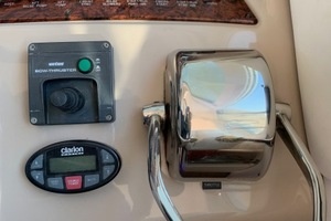 2004 Sea Ray 390 Motor Yacht thumbnail 38