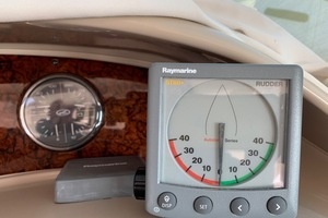 2004 Sea Ray 390 Motor Yacht thumbnail 27