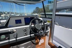 2023 Axopar 28 CABIN thumbnail 35