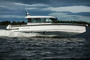2023 Axopar 28 CABIN thumbnail 1