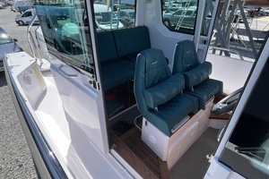 2023 Axopar 28 CABIN thumbnail 32