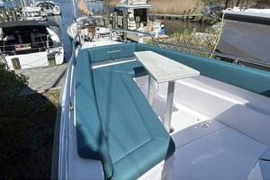 2023 Axopar 28 CABIN thumbnail 25
