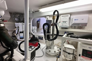 Viking 5- Lady S - Engine Room