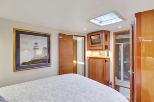 2001 Viking 50 Convertible thumbnail 18