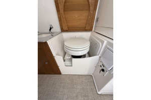 2021 Everglades 365 Center Console thumbnail 13