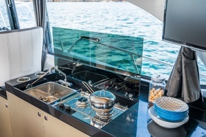 2023 Beneteau Antares 11 thumbnail 7