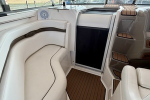 2007 Rinker 350 Express Cruiser thumbnail 21