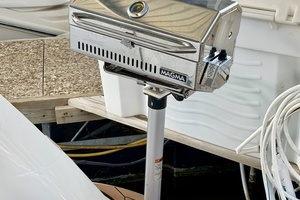 2007 Rinker 350 Express Cruiser thumbnail 13