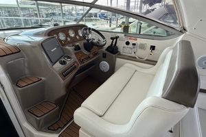 2007 Rinker 350 Express Cruiser thumbnail 22