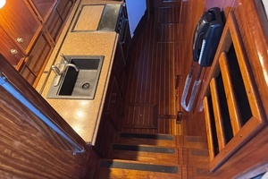 1981 Hatteras 43 Convertible thumbnail 11