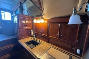 1981 Hatteras 43 Convertible thumbnail 12