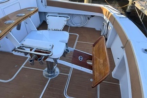 1981 Hatteras 43 Convertible thumbnail 4