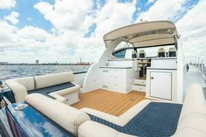 2019 Palm Beach Motor Yachts GT50 thumbnail 16