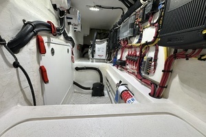 2020 Intrepid 475 Sport Yacht thumbnail 30