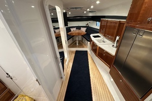 2020 Intrepid 475 Sport Yacht thumbnail 10