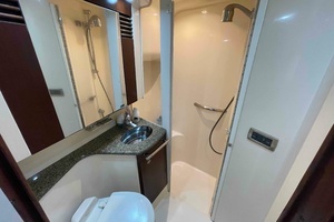 2005 Sea Ray 420 Sedan Bridge thumbnail 32