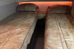 2005 Sea Ray 420 Sedan Bridge thumbnail 29
