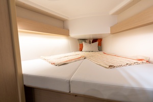 LOWE TIDE 30ft Beneteau Yacht For Sale