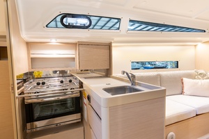 LOWE TIDE 30ft Beneteau Yacht For Sale