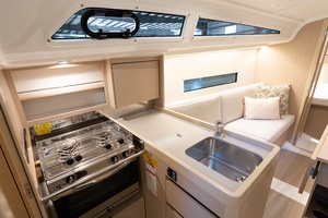 LOWE TIDE 30ft Beneteau Yacht For Sale