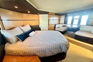 2011 Azimut FlyBridge thumbnail 25