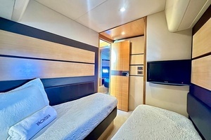 2011 Azimut FlyBridge thumbnail 29