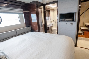 2017 Sunseeker 86 Yacht thumbnail 77