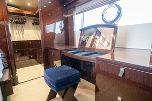 2017 Sunseeker 86 Yacht thumbnail 57