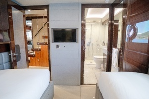 2017 Sunseeker 86 Yacht thumbnail 82