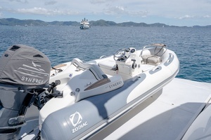 2017 Sunseeker 86 Yacht thumbnail 19