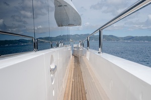 2017 Sunseeker 86 Yacht thumbnail 92