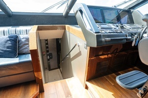 2017 Sunseeker 86 Yacht thumbnail 48