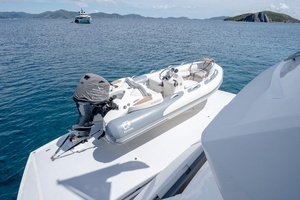 2017 Sunseeker 86 Yacht thumbnail 18