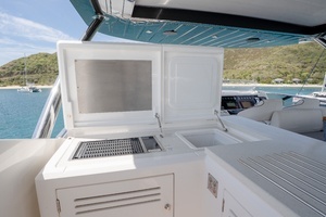 2017 Sunseeker 86 Yacht thumbnail 102