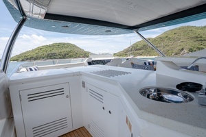 2017 Sunseeker 86 Yacht thumbnail 103