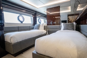 2017 Sunseeker 86 Yacht thumbnail 80