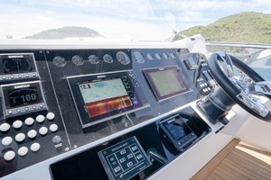 2017 Sunseeker 86 Yacht thumbnail 111