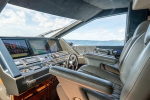 2017 Sunseeker 86 Yacht thumbnail 44