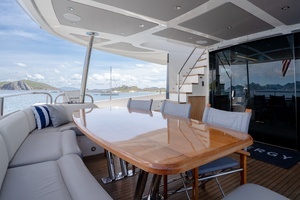 2017 Sunseeker 86 Yacht thumbnail 25