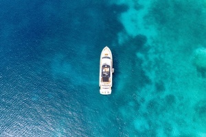2017 Sunseeker 86 Yacht thumbnail 17